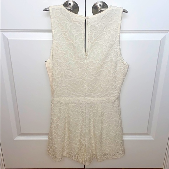 Hollister white romper - Picture 2 of 2